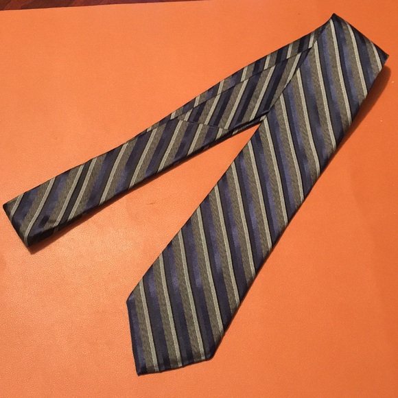 Calvin Klein Silk Tie - Picture 4 of 9